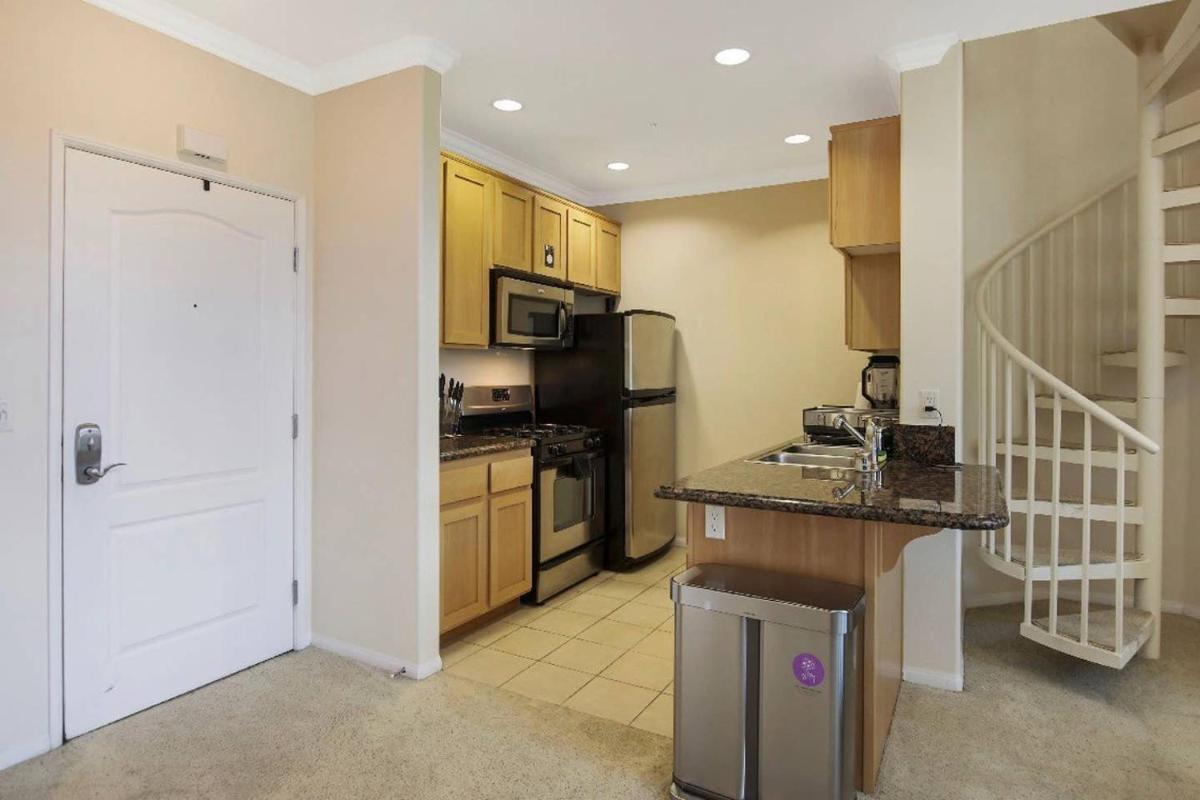 Popular attractions Area Nearby Property